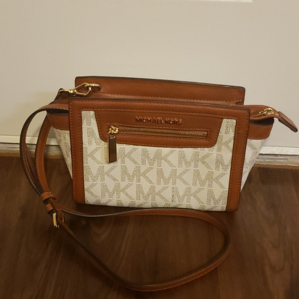 Michael Kors Medium Selma purse